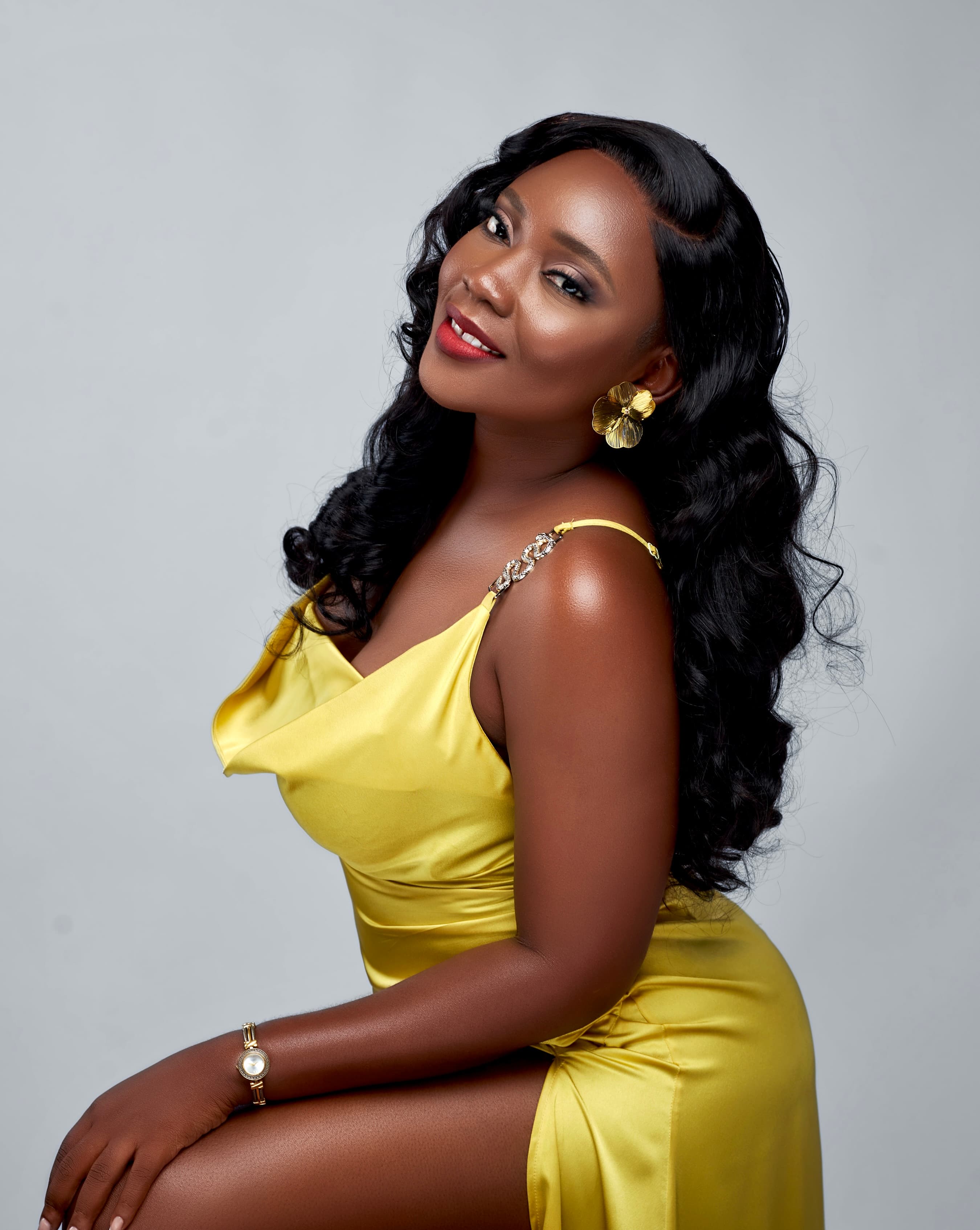 22” Bouncy Curls Unit with Side Part